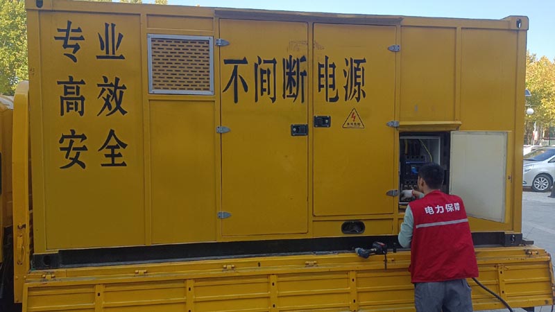 来凤柴油发电机组和UPS电源配合使用时，如何避免切换过程中的电力中断？