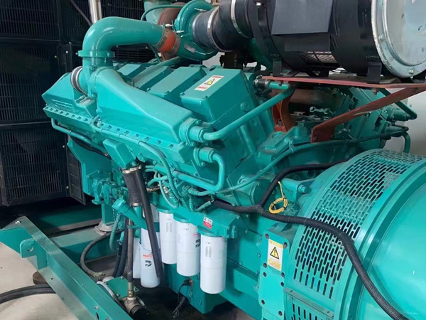 来凤更换100kW柴油发电机组机油时，需要注意哪些事项？