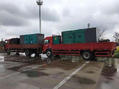 来凤涂抹密封胶后，需要等待多长时间才能安装水冷式机油散热器密封件？